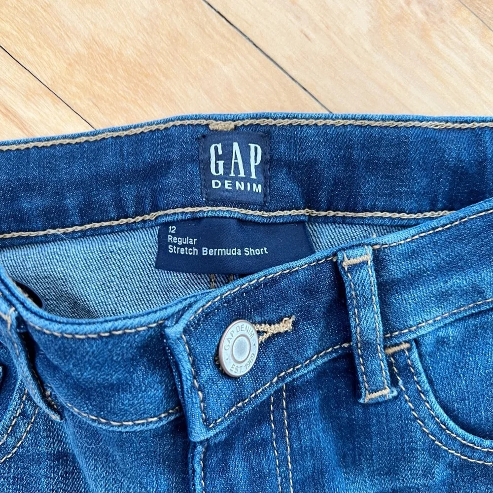 NWT Gap Stretch Bermuda Shorts - Size 12